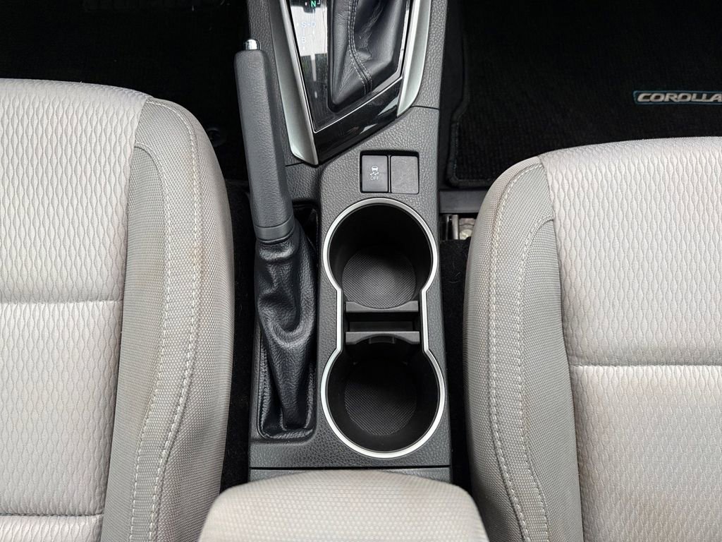 Used 2015 Toyota Corolla LE image 15