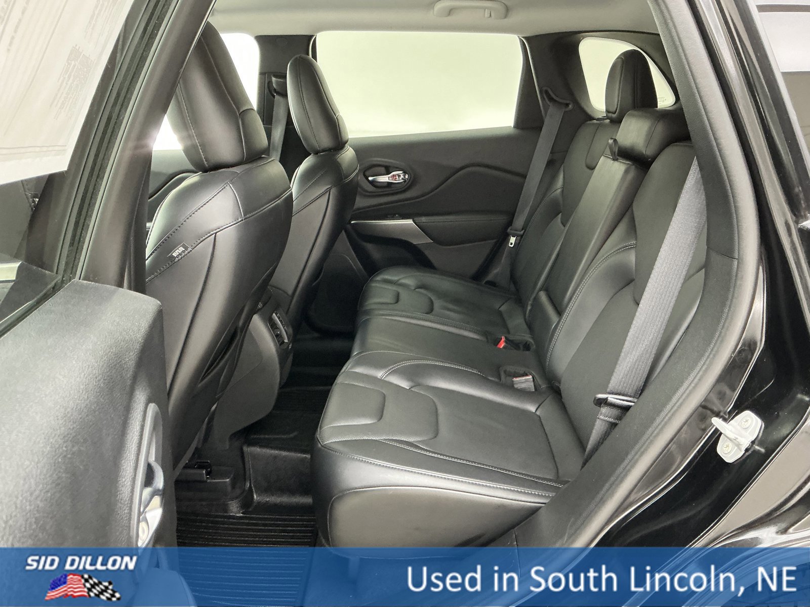 Used 2021 Jeep Cherokee Latitude Lux w/ Mopar Interior Package image 19