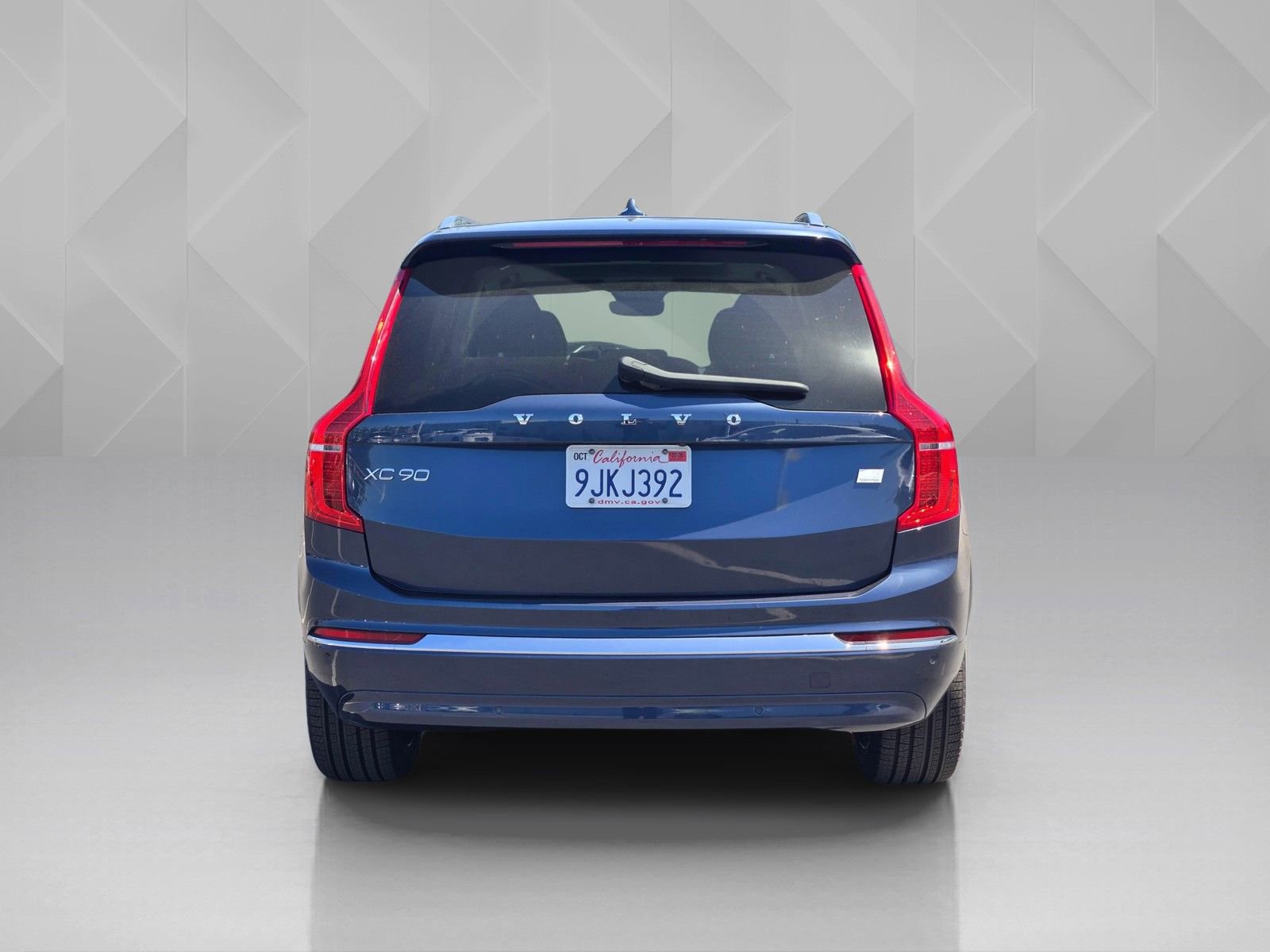 Certified 2024 Volvo XC90 T8 Plus AWD/4WD image 5