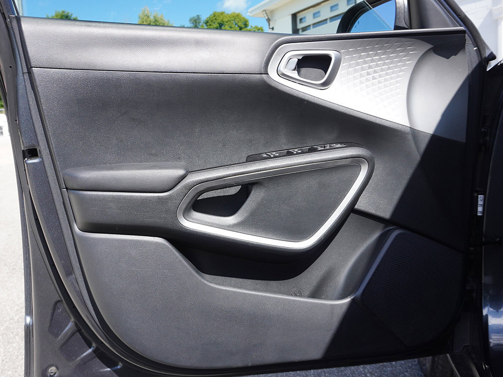 Used 2025 Kia Soul LX w/ LX Technology Package FWD image 20