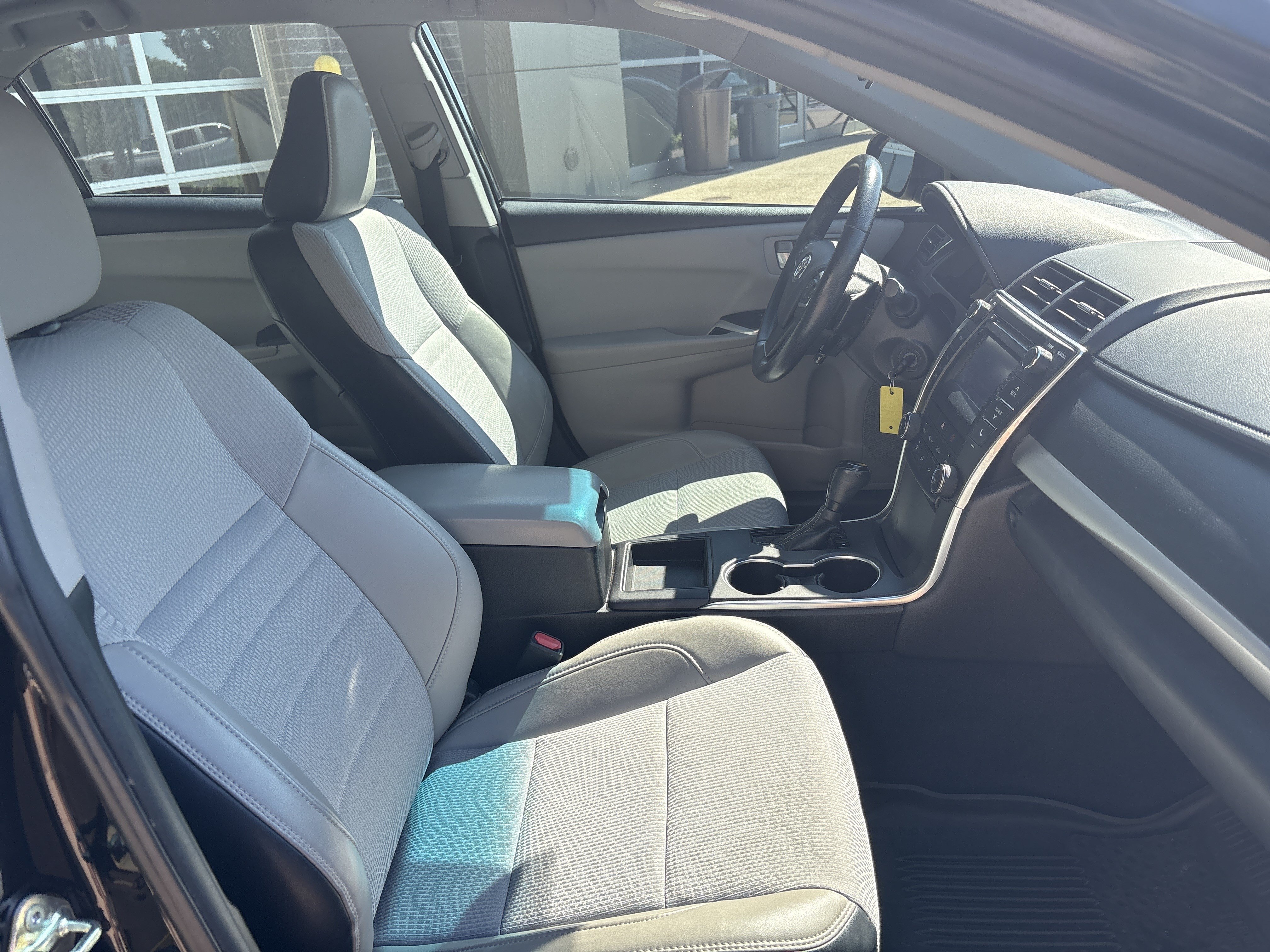 Used 2016 Toyota Camry SE FWD image 32