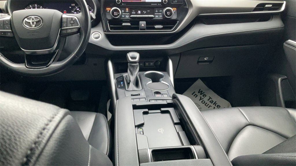 Used 2020 Toyota Highlander XLE image 23