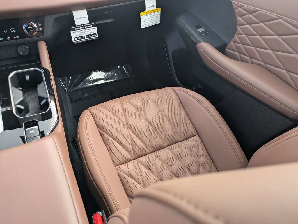 New 2026 Mitsubishi Outlander SEL image 18