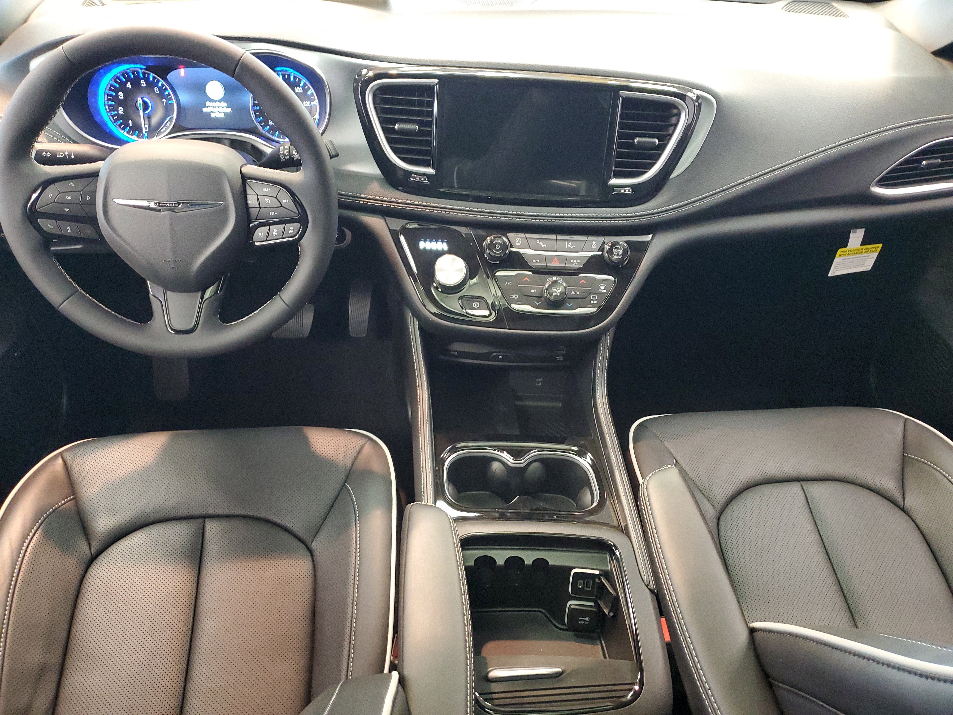 New 2026 Chrysler Pacifica Limited w/ Uconnect Theater Family Group image 10