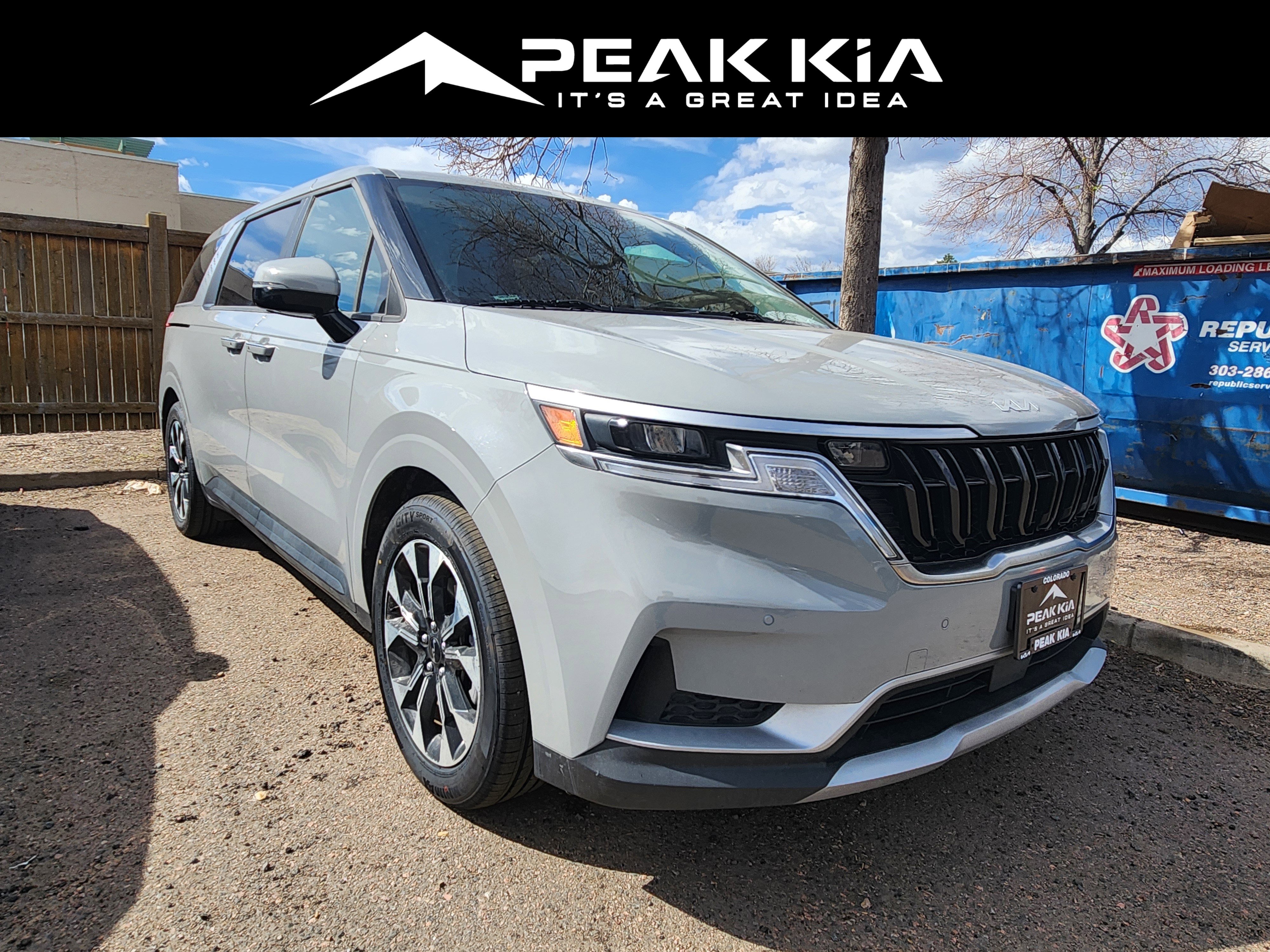 Used 2024 Kia Carnival EX image 1