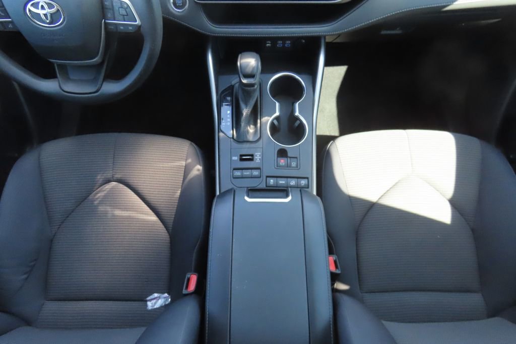 Certified 2022 Toyota Highlander L image 16