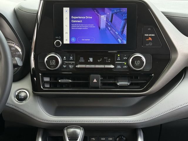 Used 2023 Toyota Highlander LE FWD image 17