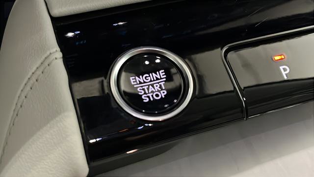 Used 2025 Lincoln Navigator Reserve AWD/4WD image 23