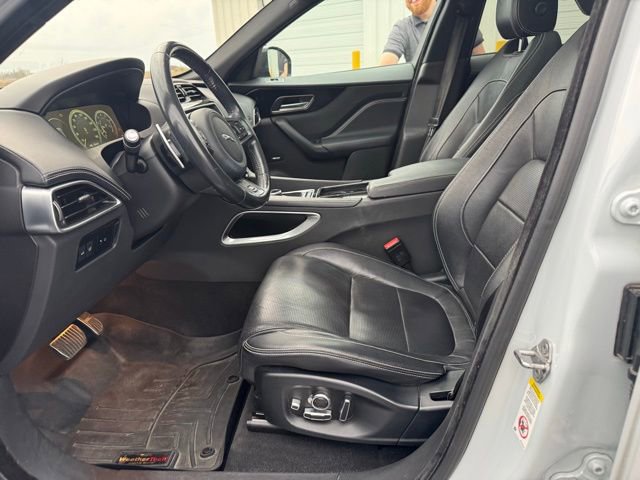 Used 2018 Jaguar F-PACE S image 11