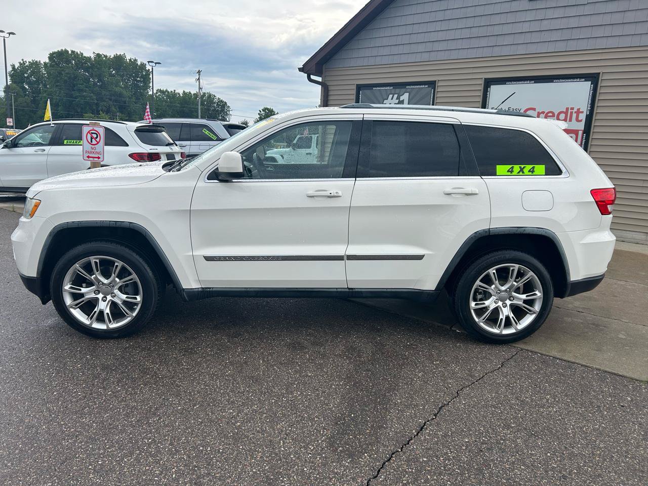 Used 2011 Jeep Grand Cherokee Laredo AWD/4WD image 8
