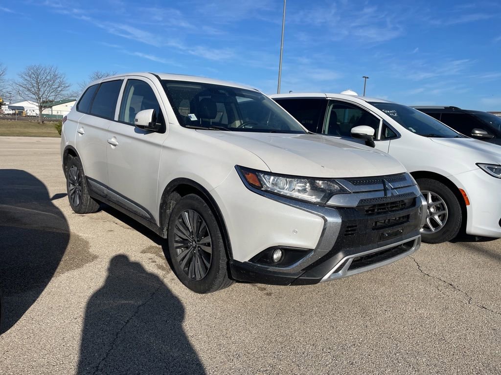 Used 2020 Mitsubishi Outlander SE image 1