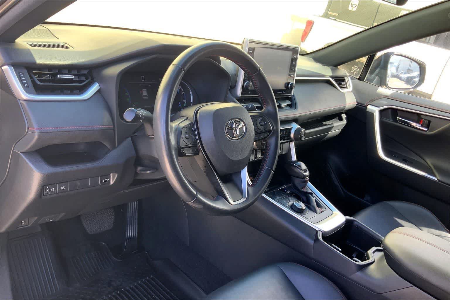Used 2022 Toyota RAV4 XSE AWD/4WD image 2