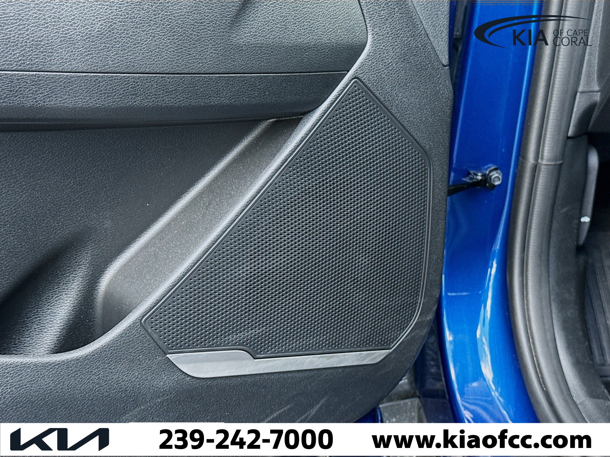 Used 2025 Kia Sportage EX image 22