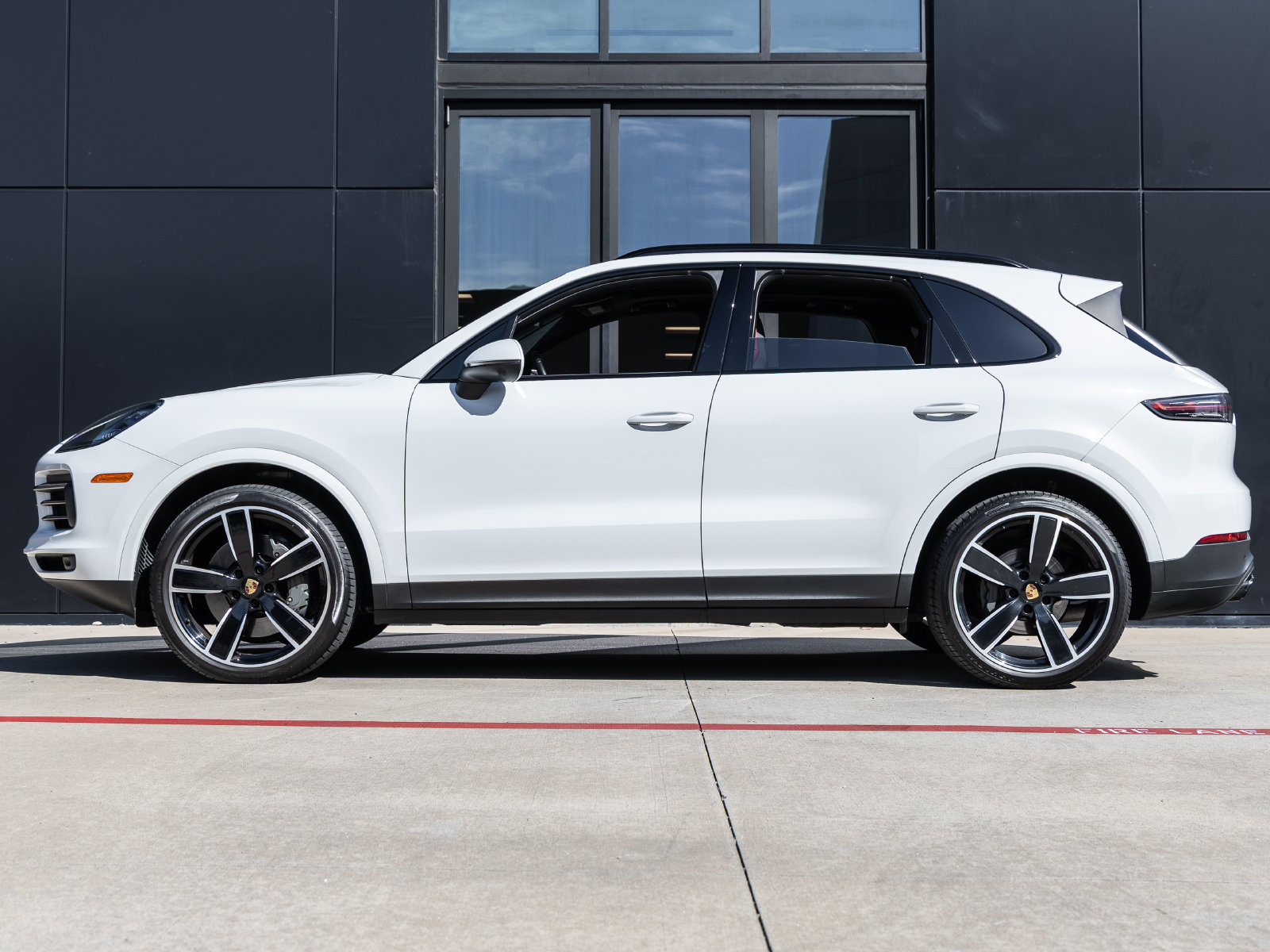 Certified 2023 Porsche Cayenne S Platinum AWD/4WD image 2