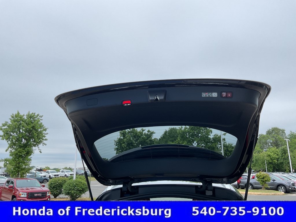 Used 2025 Mercedes-Benz GLC 300 4MATIC image 17