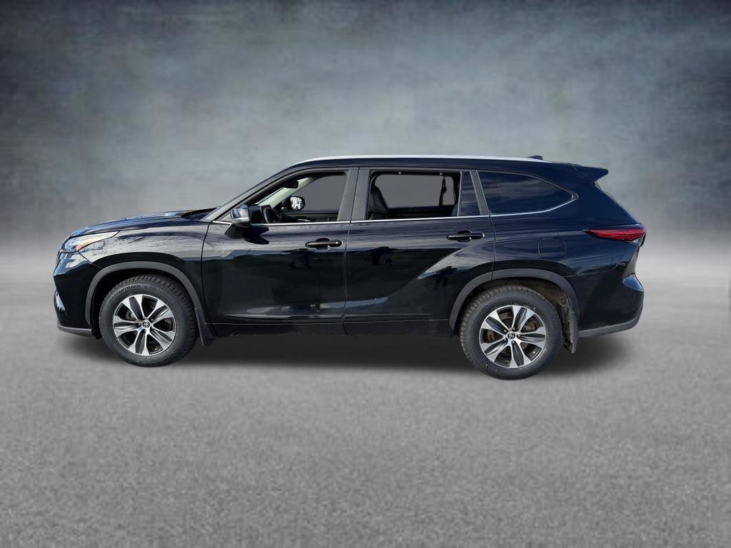 Used 2023 Toyota Highlander XLE AWD/4WD image 2