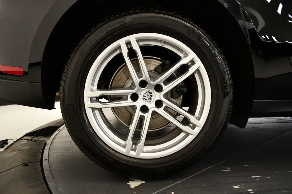 Certified 2025 Porsche Macan image 18