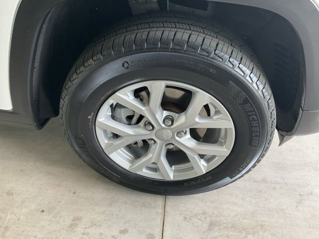 Used 2023 Jeep Grand Cherokee Limited image 28