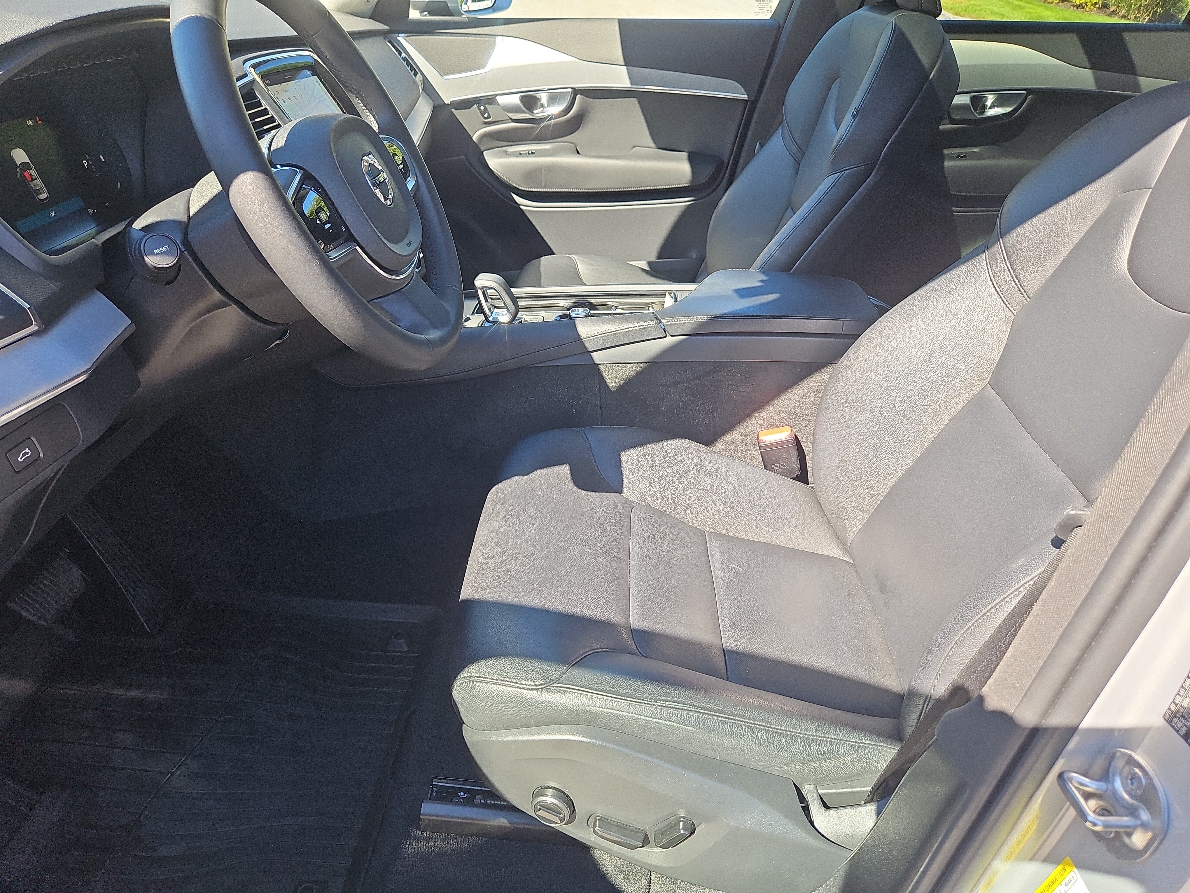 Used 2024 Volvo XC90 B5 Core w/ Protection Package Premier AWD/4WD image 32