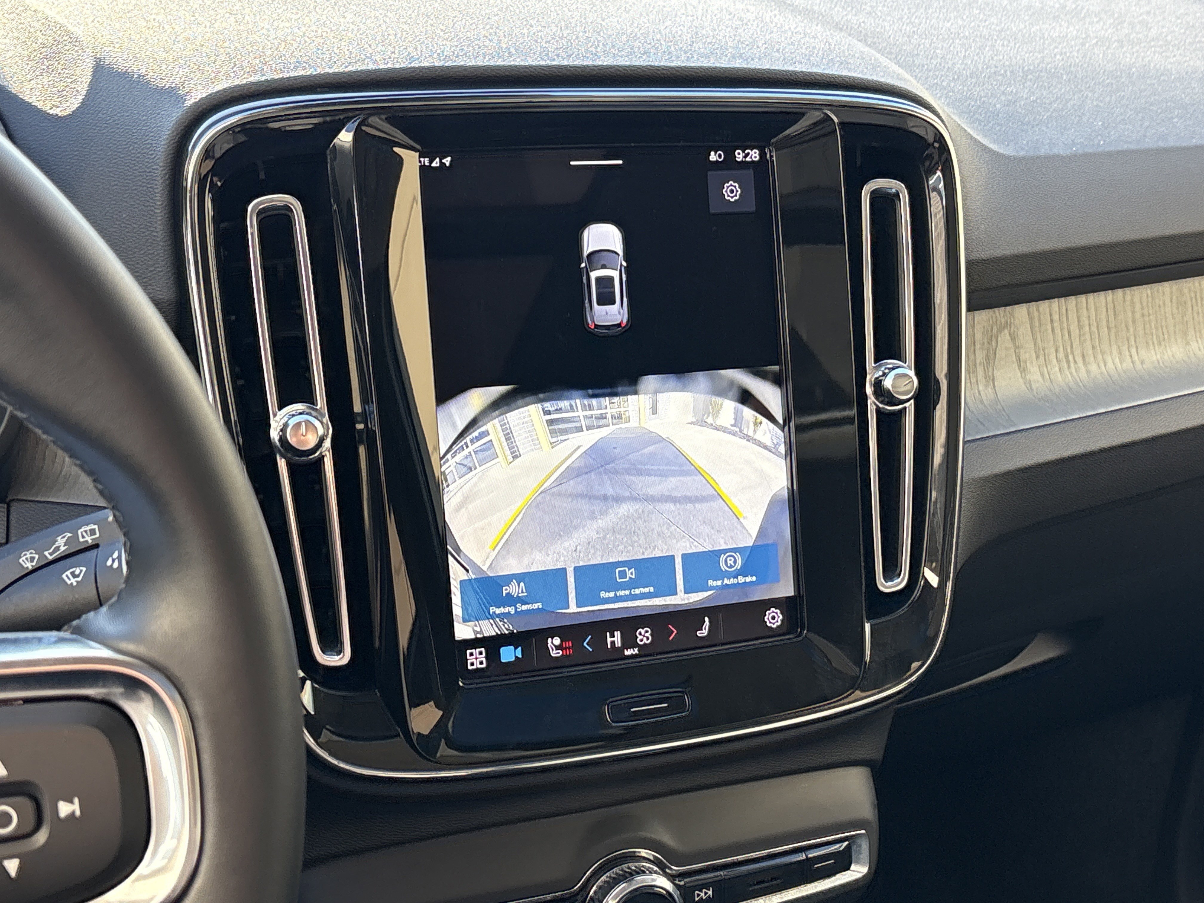 Used 2025 Volvo XC40 B5 Core image 25