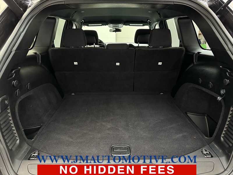 Used 2019 Jeep Grand Cherokee Laredo w/ Security & Convenience Group AWD/4WD image 16