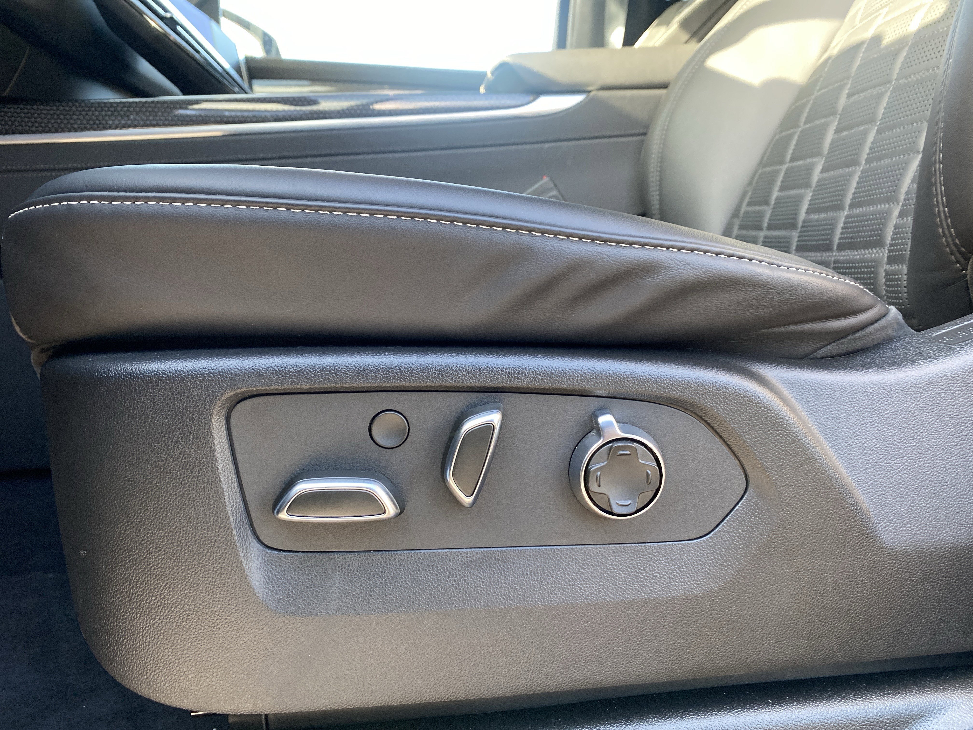 Used 2025 Cadillac Escalade V image 36