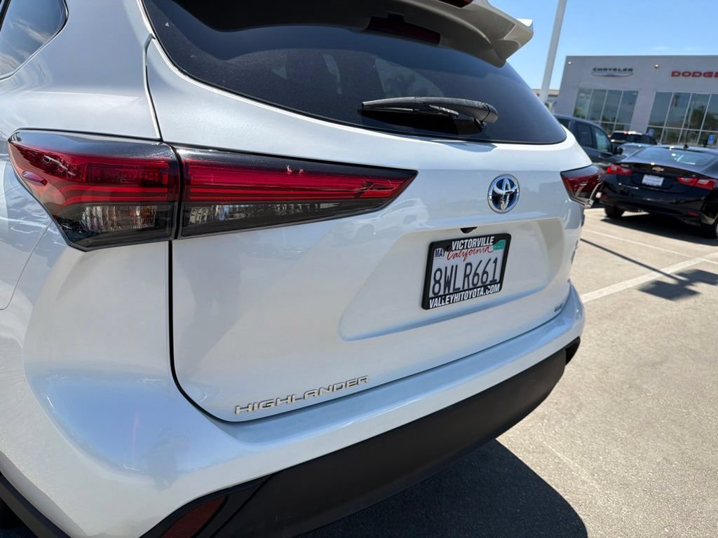 Used 2021 Toyota Highlander XLE AWD/4WD image 13