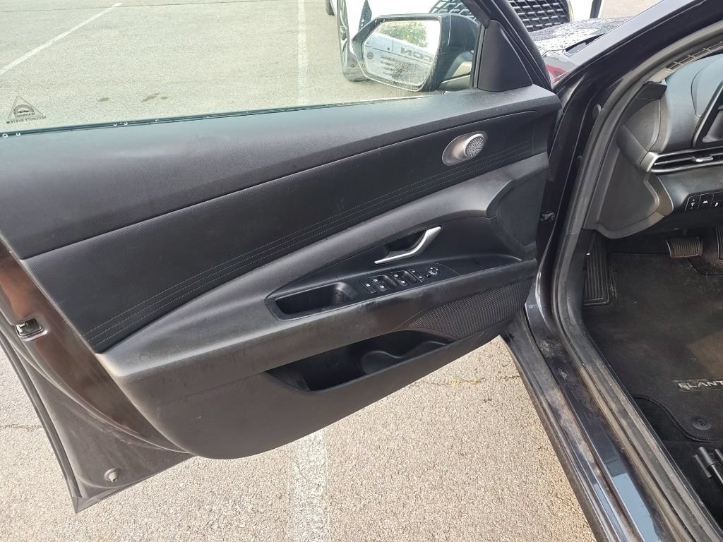 Used 2022 Hyundai Elantra SEL FWD image 5