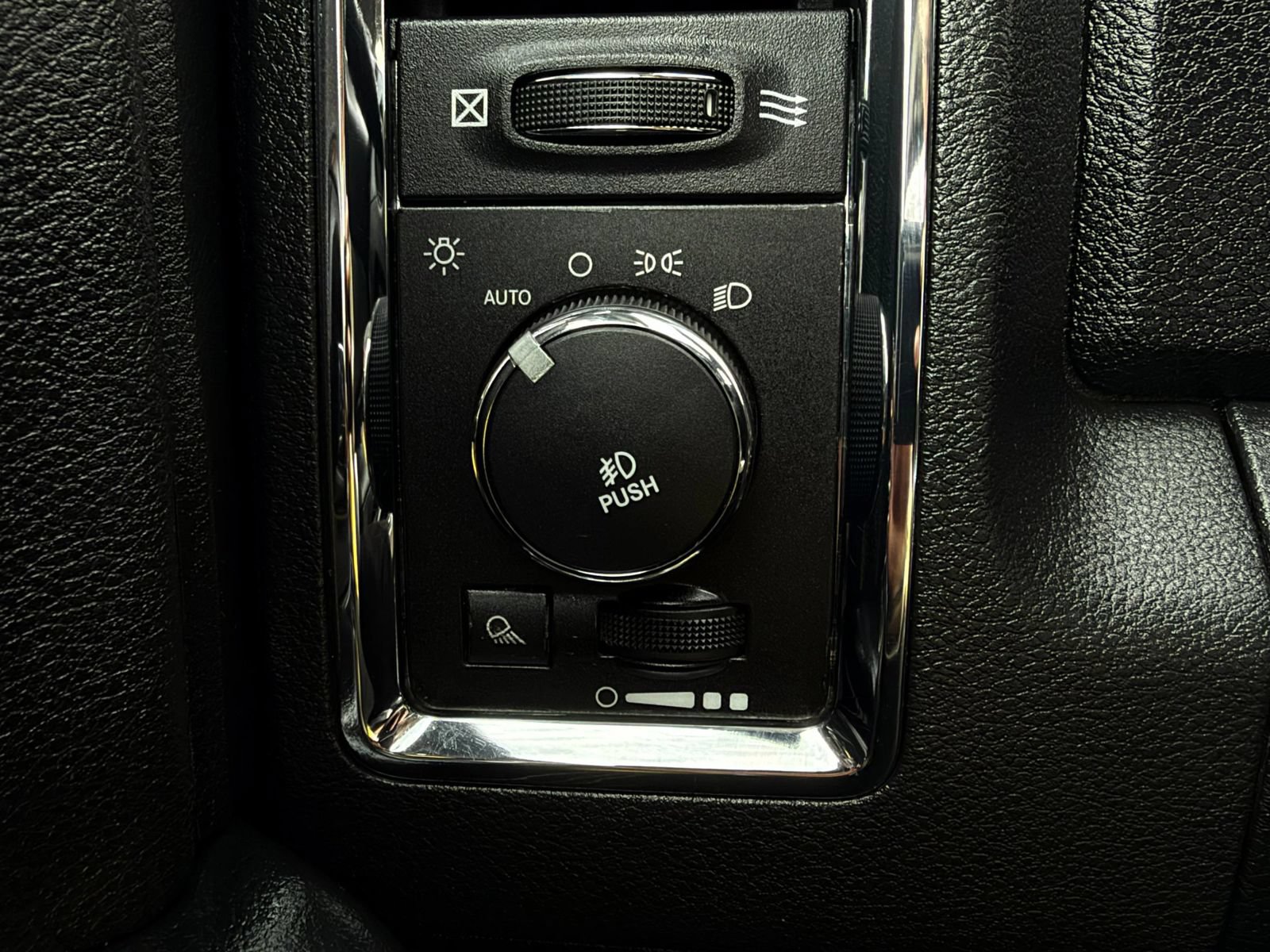 Used 2013 RAM 1500 Laramie AWD/4WD image 24