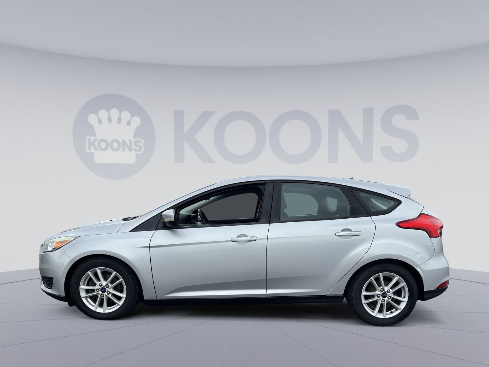 Used 2015 Ford Focus SE w/ SE Cold Weather Package FWD image 2