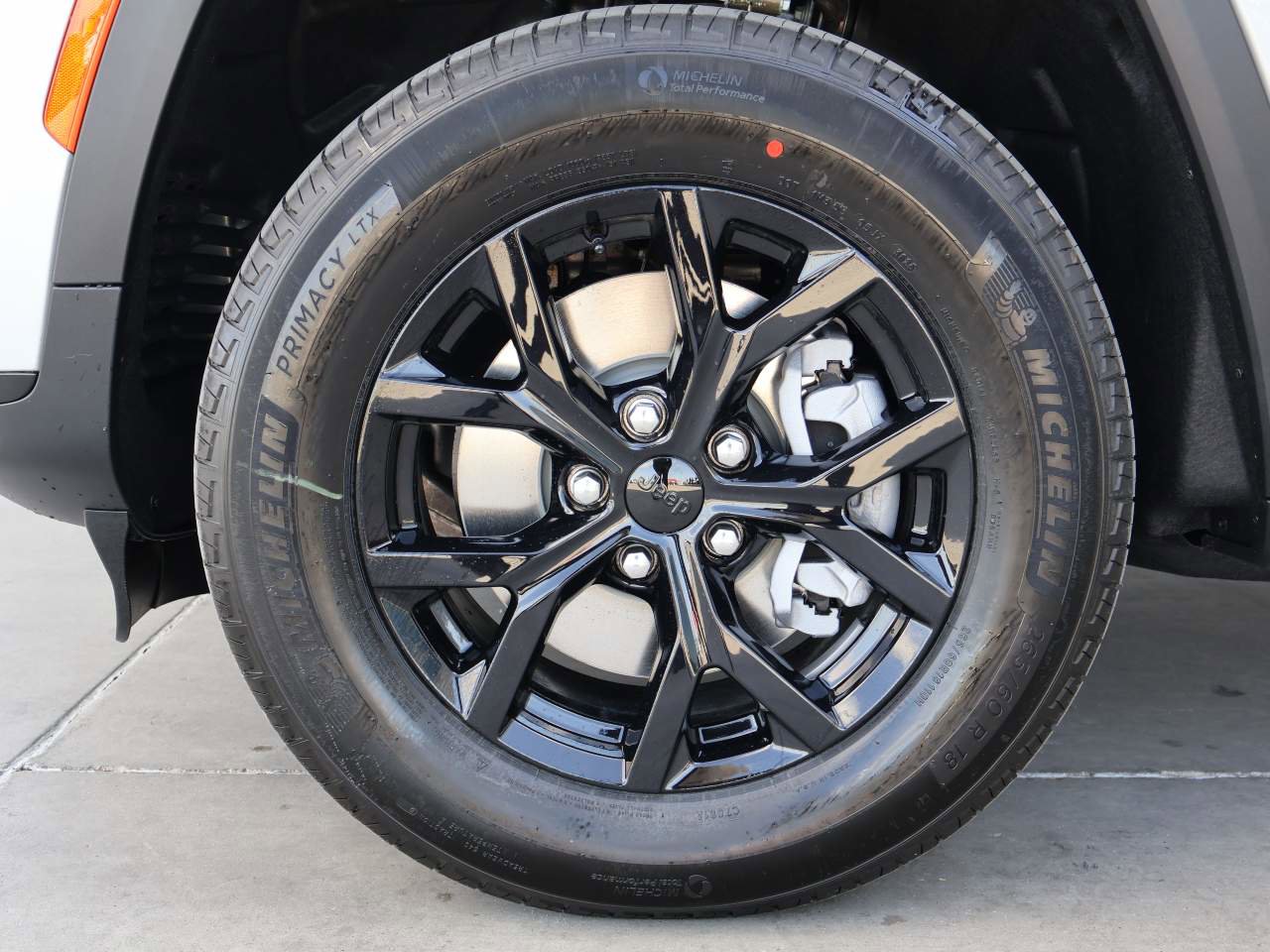 New 2025 Jeep Grand Cherokee L Laredo image 6