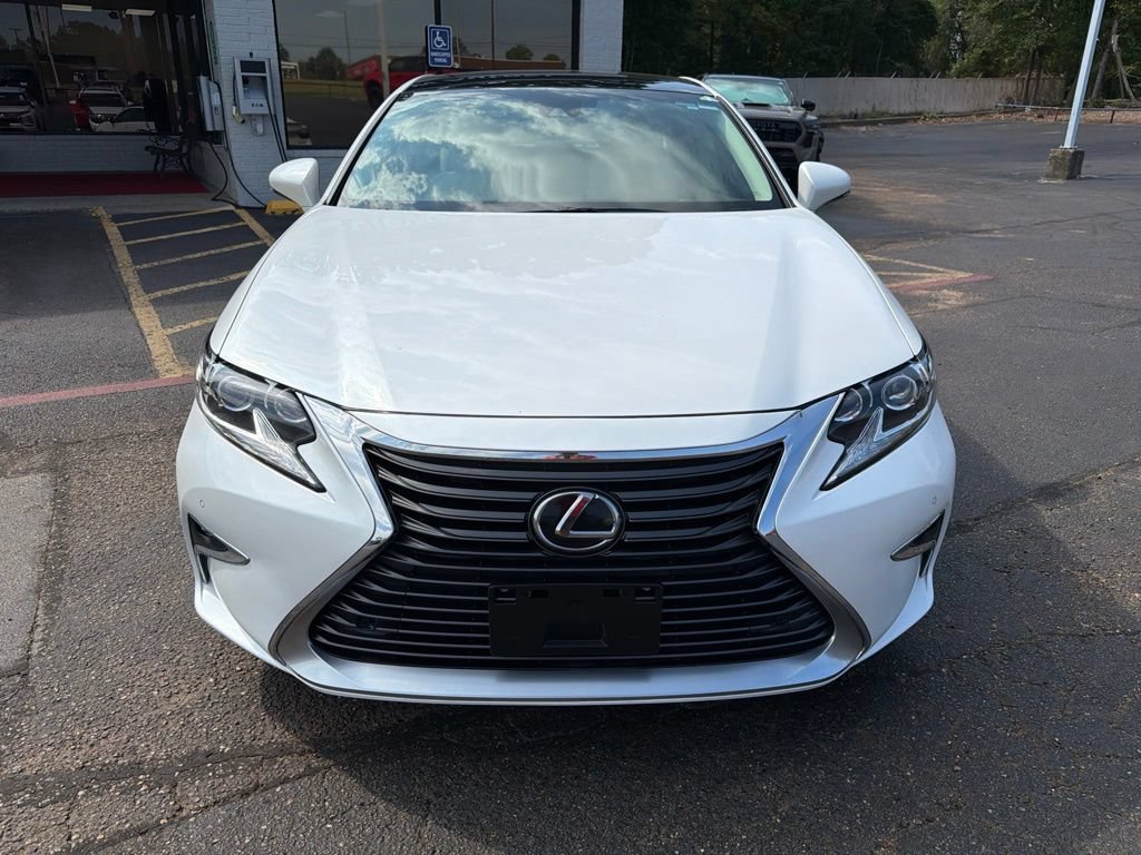 Used 2018 Lexus ES 350 w/ Ultra Luxury Package FWD image 3