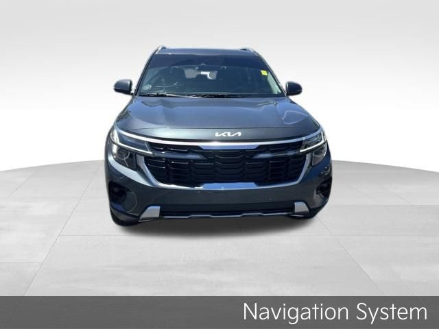 Certified 2025 Kia Seltos EX w/ EX Sunroof Package FWD image 3