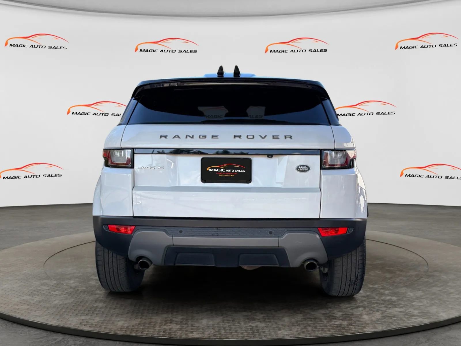 Used 2019 Land Rover Range Rover Evoque SE Premium image 7