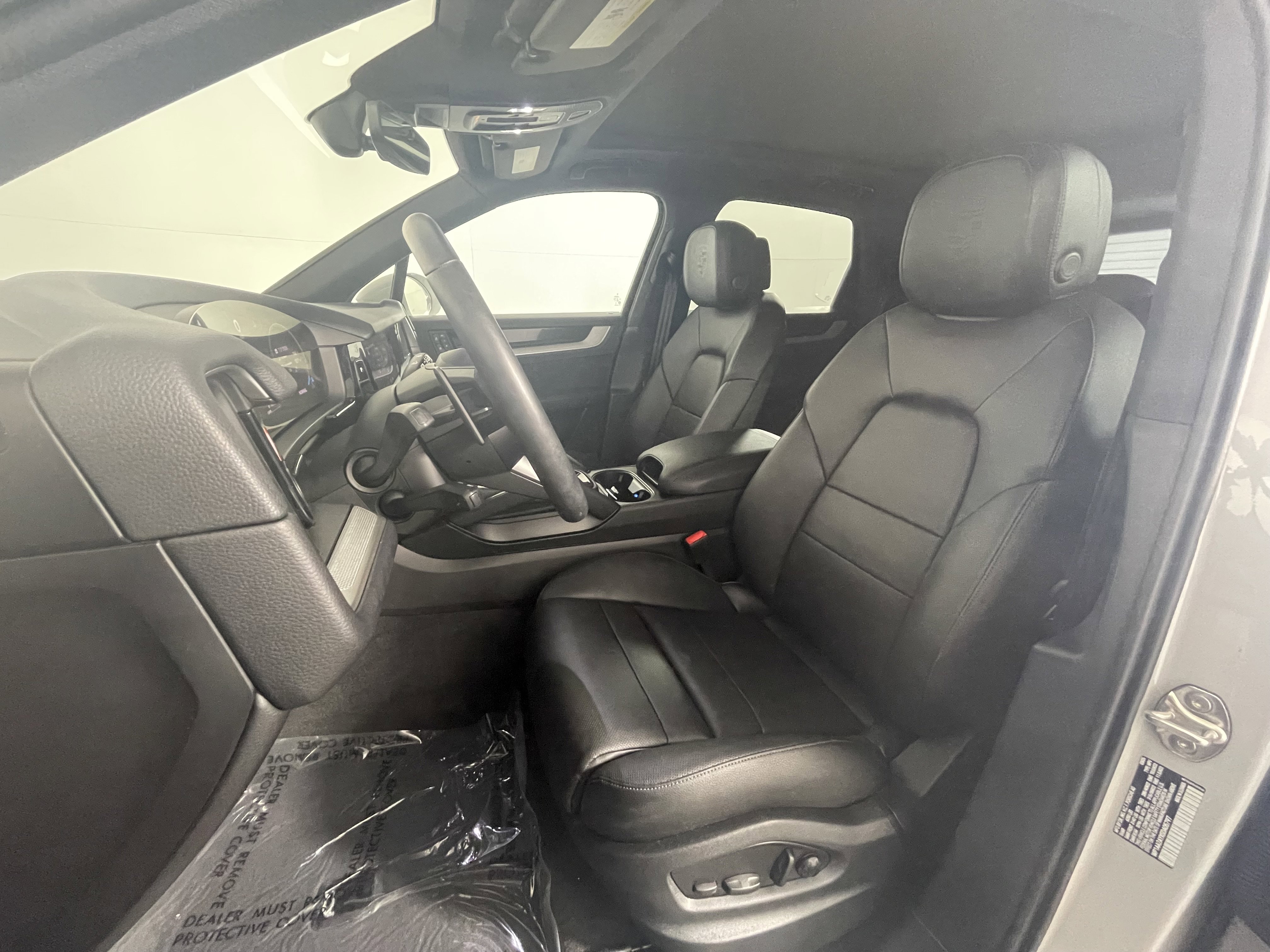 Used 2025 Porsche Cayenne image 5