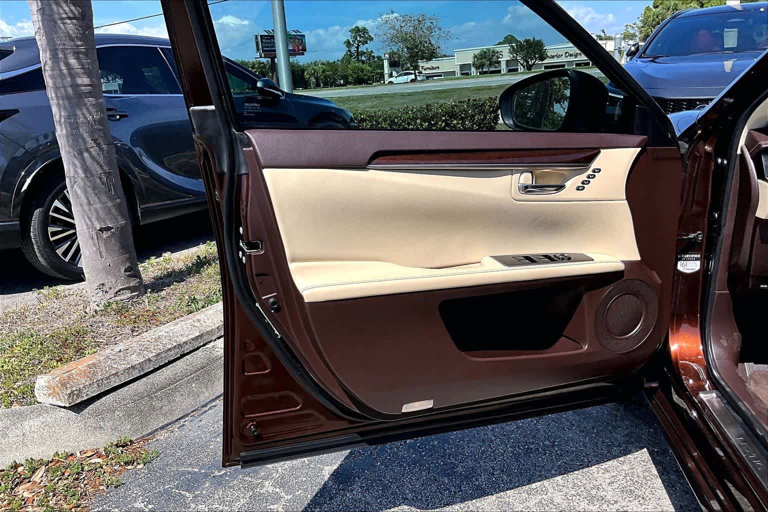 Used 2017 Lexus ES 350 w/ Luxury Package FWD image 26