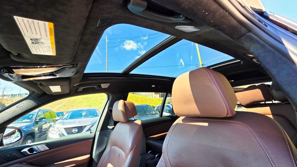 Used 2021 BMW X7 M50i w/ Dynamic Handling Package image 10