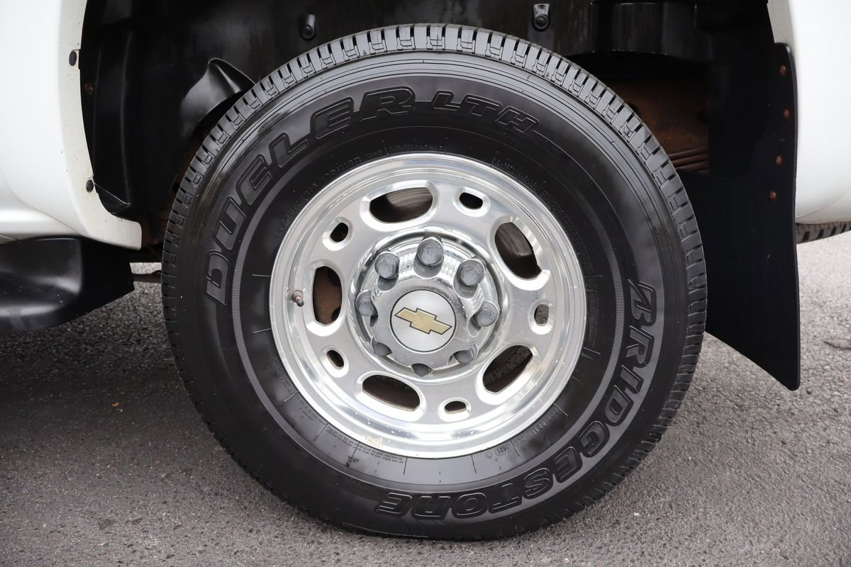 Used 2003 Chevrolet Suburban 2500 LT w/ LT Preferred Equipment Group image 46