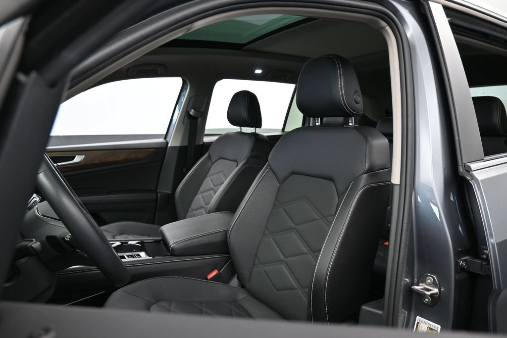 Used 2024 Volkswagen Atlas SE w/ Panoramic Sunroof Package FWD image 10