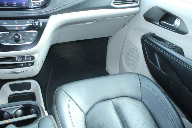 Used 2022 Chrysler Pacifica Touring-L image 16