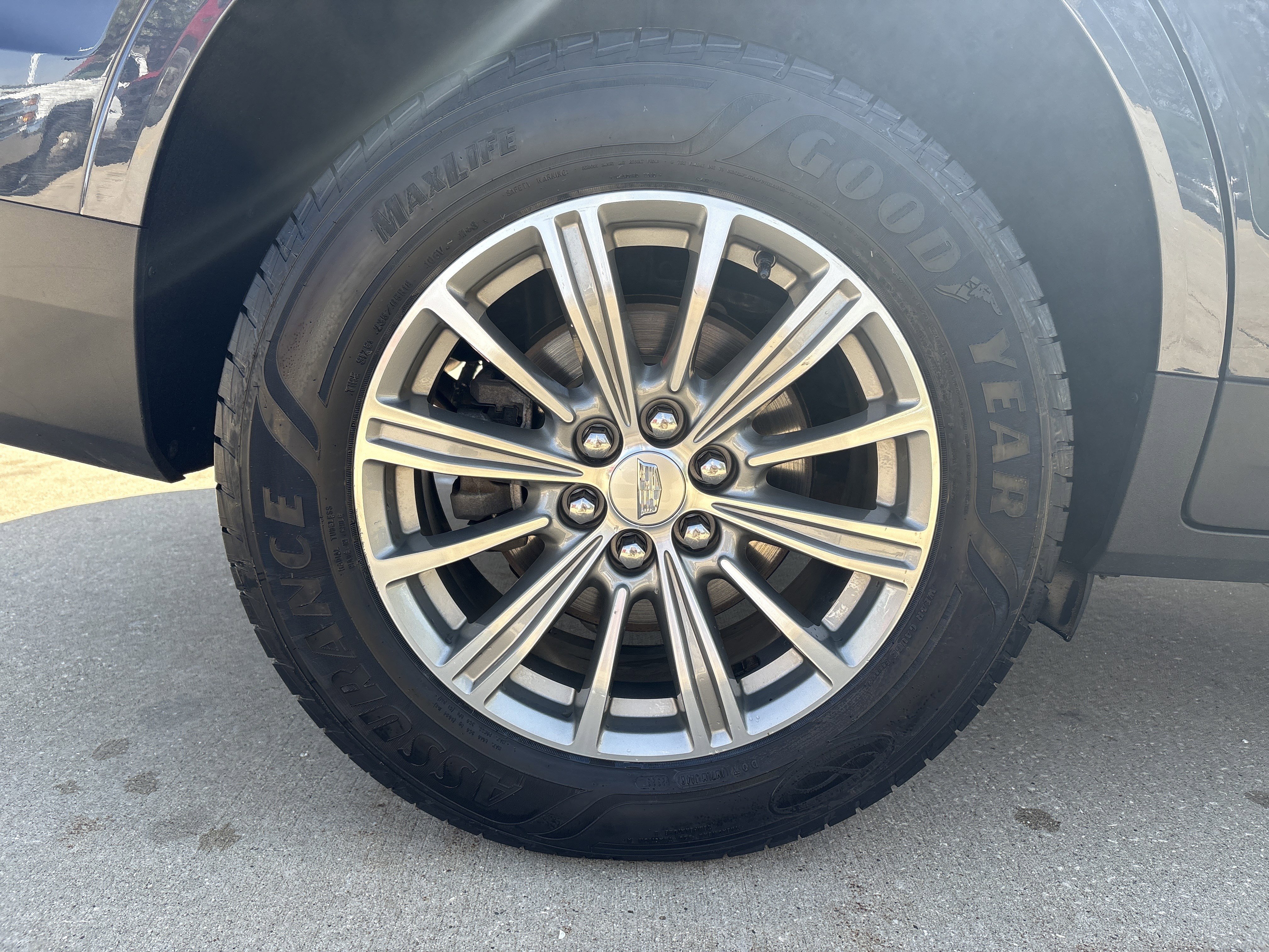 Used 2018 Cadillac XT5 Luxury w/ Driver Awareness Package AWD/4WD image 9