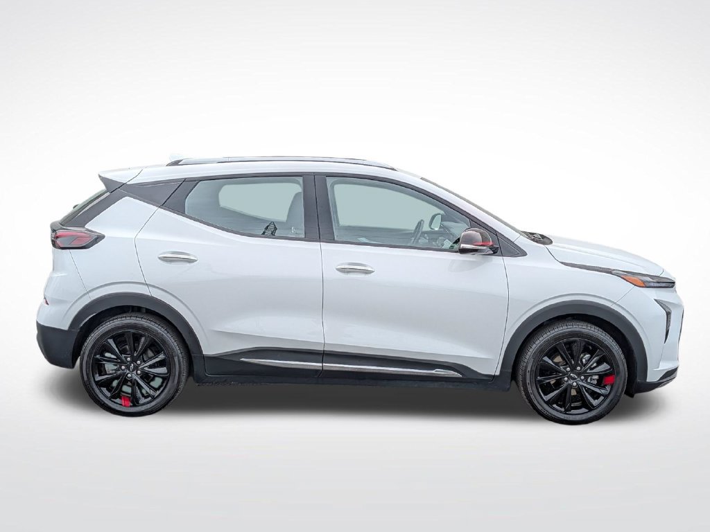 Used 2023 Chevrolet Bolt EUV Premier w/ Redline Edition FWD image 2