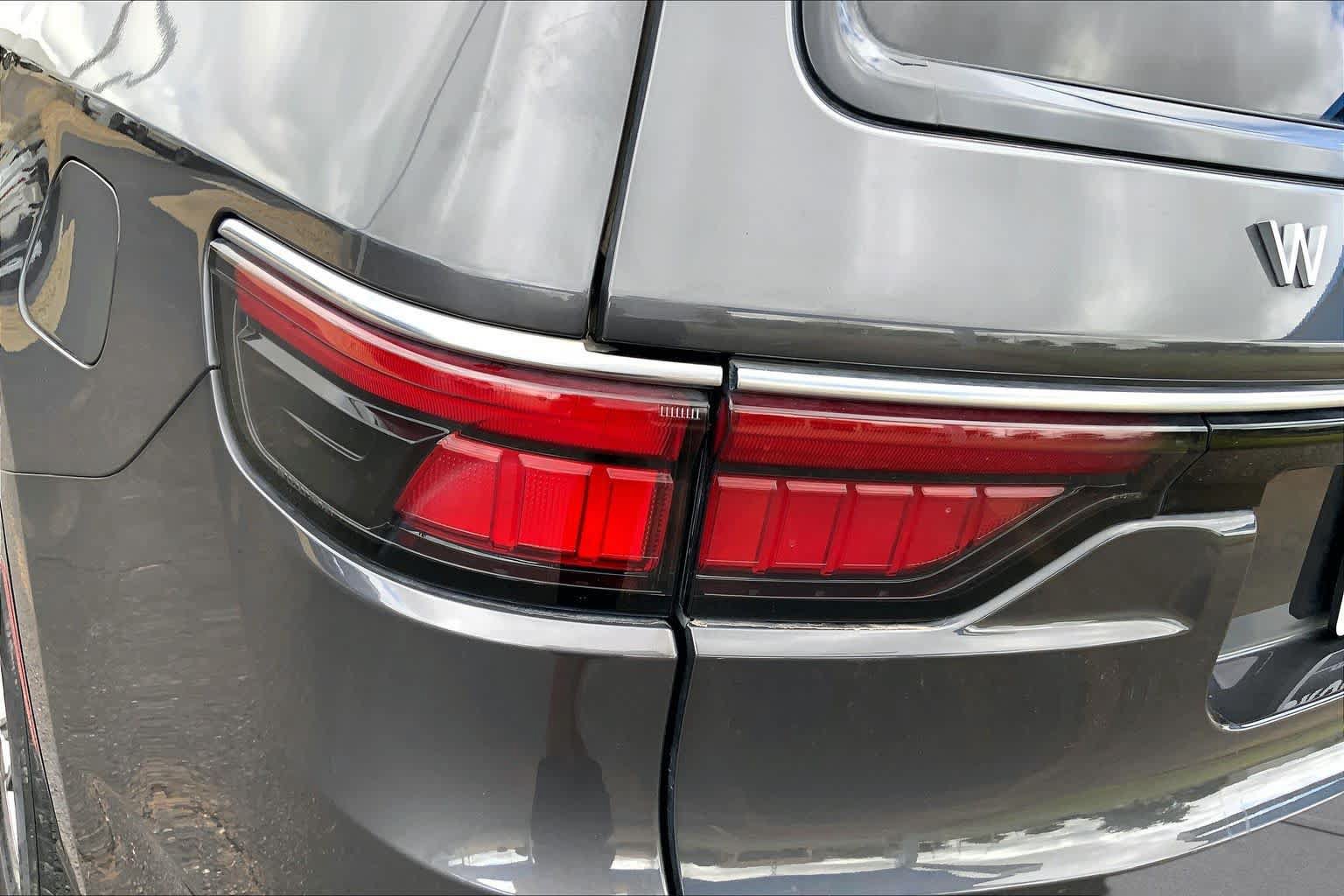 Used 2022 Jeep Wagoneer Series I RWD image 28
