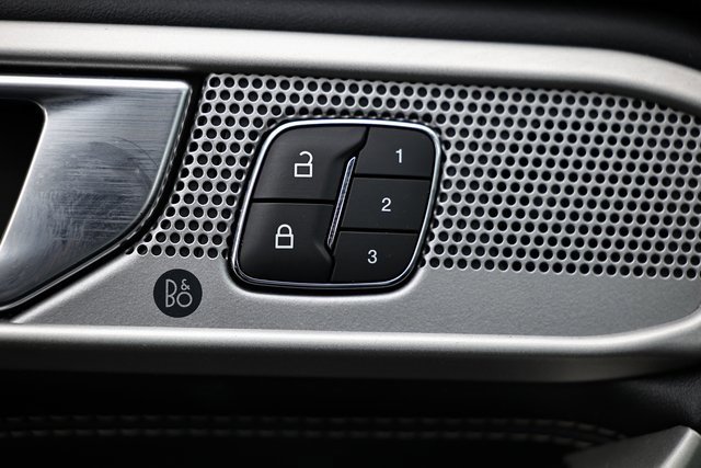 Used 2022 Ford Explorer Limited w/ Equipment Group 301A image 16