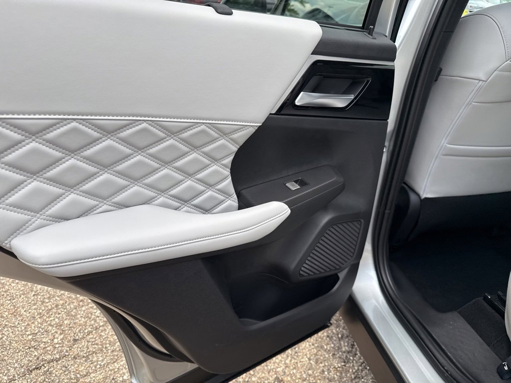 New 2025 Mitsubishi Outlander SEL image 18