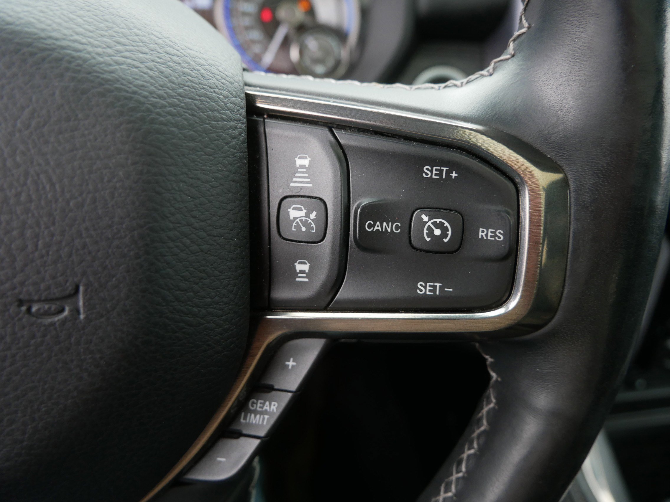Used 2019 RAM 1500 Limited w/ Advanced Safety Group AWD/4WD image 27