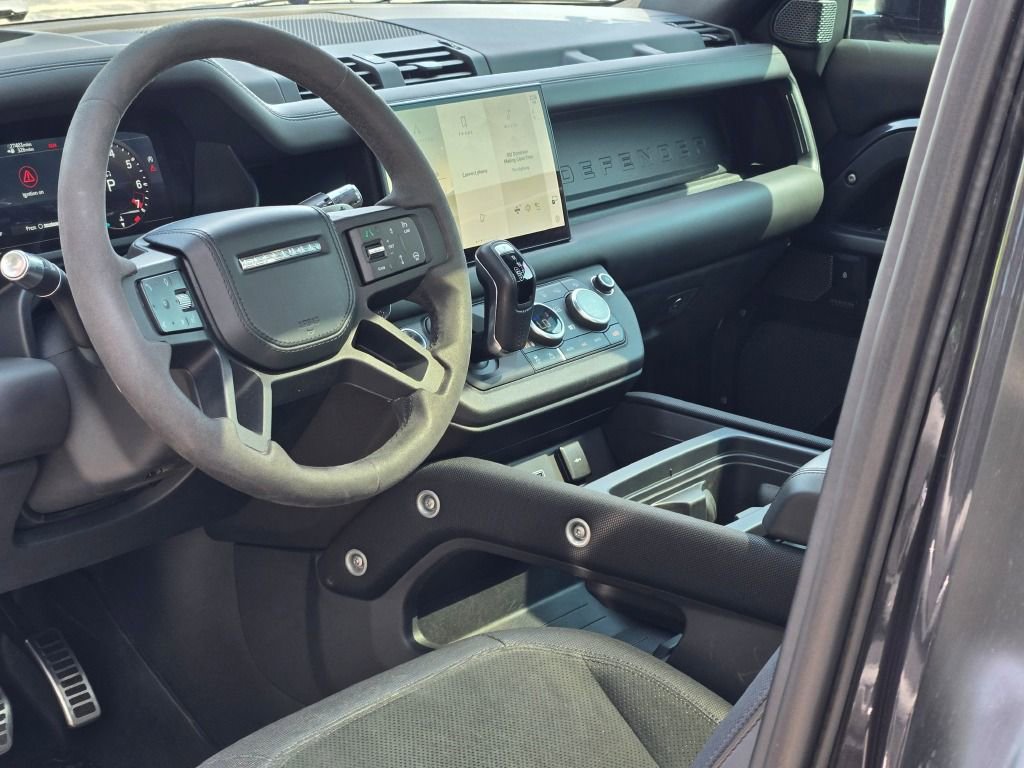 Used 2022 Land Rover Defender 90 Carpathian Edition image 4