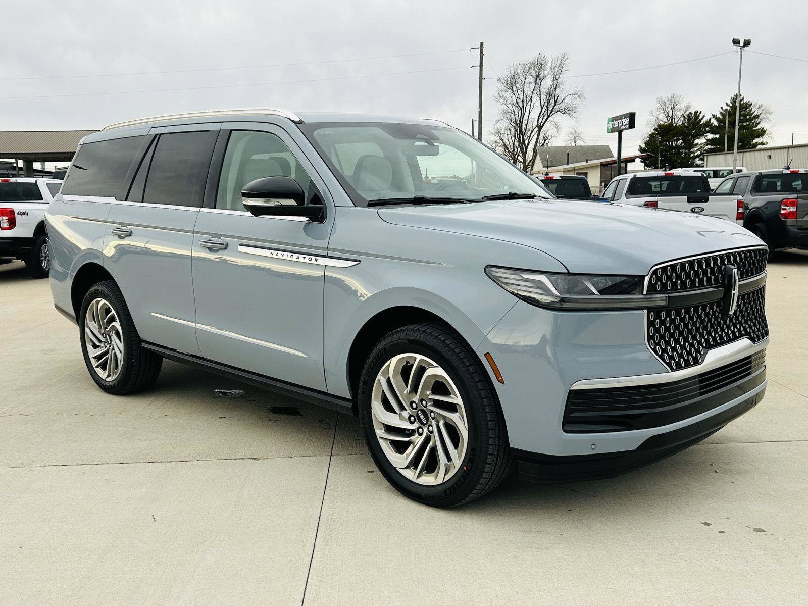 New 2026 Lincoln Navigator Reserve image 2