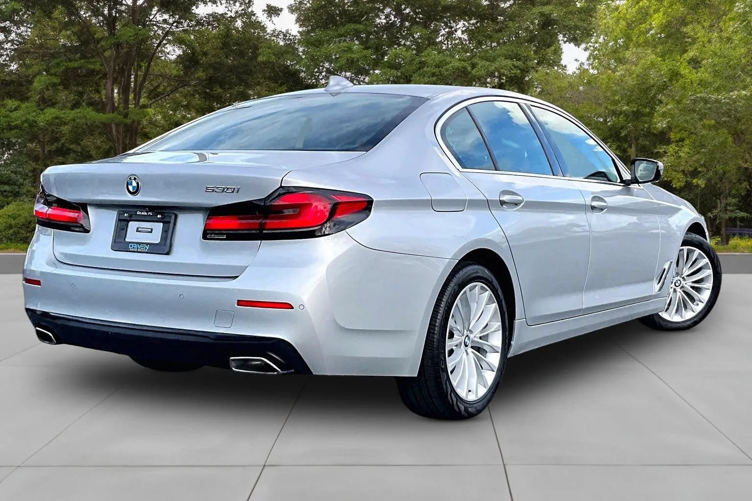 Used 2021 BMW 530i RWD image 2