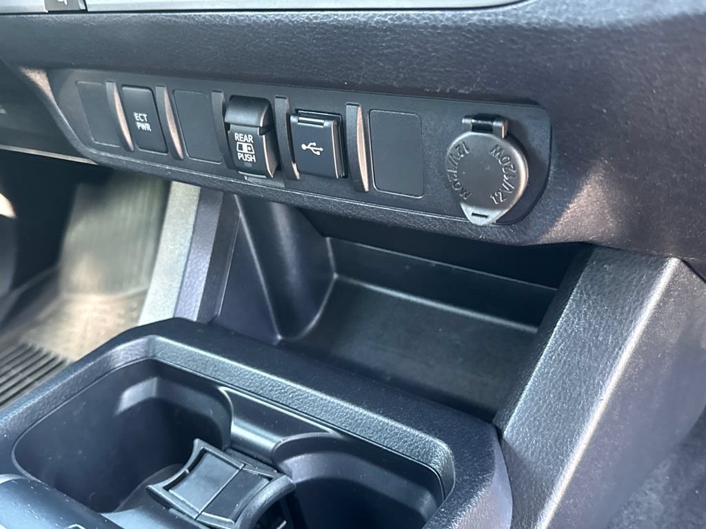 Used 2020 Toyota Tacoma SR5 RWD image 16